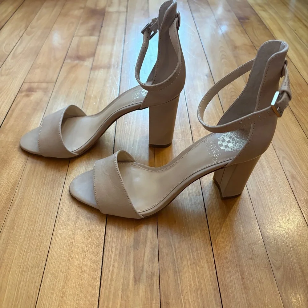 Vince Camuto Corlina Wmns Nude Leather Ankle Strap Block Heel Sandals Size 7M 37